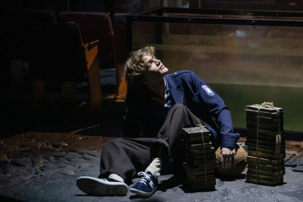 «Сто бед» в Театре Вахтангова: балканская одиссея между болью и любовью