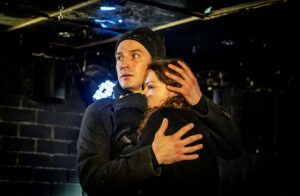 Подробнее о статье Быть втроем. Премьера спектакля «Мой бедный Марат или Одна абсолютно Ленинградская история» в Театре на Юго-Западе