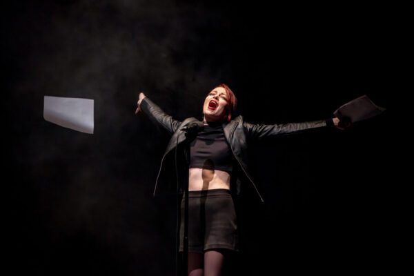  «Закрой глаза и смотри» – спектакль-перформанс театра «Арлекиниада»