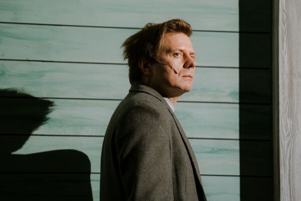 Безумный замес. Спектакль Константина Богомолова «Смерть Тузенбаха, или Подлинная история Ольги, Ирины и Маши», Театр на Бронной