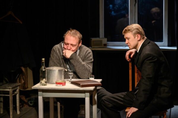 Хроника одного усыновления: «Старший сын» в МХТ имени Чехова