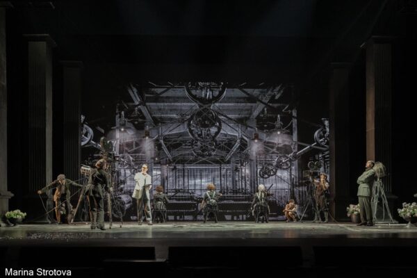 «Мастерская 12»: честно и горько. Премьера спектакля «Перед рассветом»