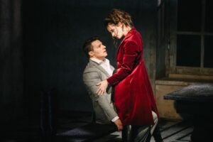 Подробнее о статье Танцы без покрова ночи: премьера спектакля «Жюли» в Театре Наций