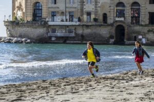 Подробнее о статье Кинокомедия «Из Неаполя с любовью» – радость и страдание под южным солнцем