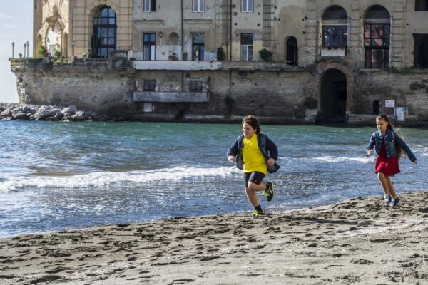 Кинокомедия «Из Неаполя с любовью» – радость и страдание под южным солнцем