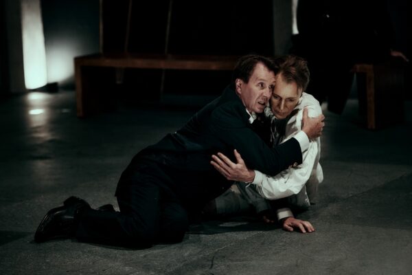 Постичь природу и принять неизбежность. «Обыкновенная смерть» Валерия Фокина в Театре Наций