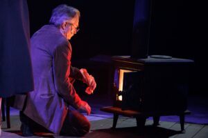 Подробнее о статье Путь Бродского – от Ленинграда до Нью-Йорка, от громкого слова до пронзительной тишины. Спектакль «Ося. Иосиф. Joseph» в Театре Маяковского