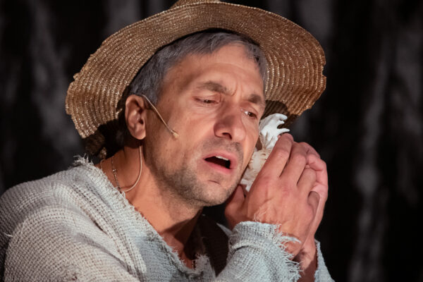 Жажда побед и надежда на лучшее. Моноспектакль Григория Антипенко «Старик и море», Театр им. Вахтангова