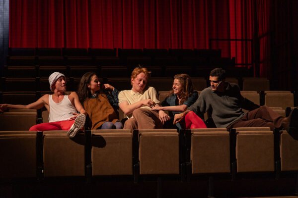 Всем очень больно. Спектакль «Молодость всё простит», Театр на Таганке