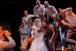 Подробнее о статье Театр Олега Табакова представил премьеру спектакля «С любимыми не расставайтесь»  