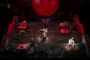 Подробнее о статье Завилася жизнь как крендель. «Биндюжник и Король» Евгения Писарева в Театре музыкальной комедии