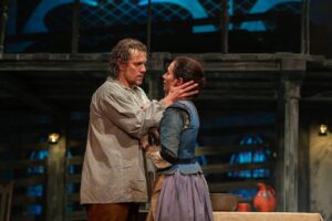 Подробнее о статье Премьера в Театре на Трубной – спектакль Дмитрия Астрахана «Салемские ведьмы». Фоторепортаж