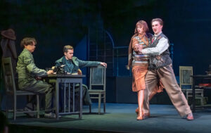 Подробнее о статье Щуримся и греемся. В Театре Терезы Дуровой сравнивают гений с солнцем и разбираются, «Кто Есенин»