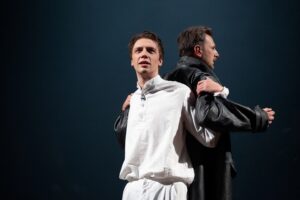 Подробнее о статье Когда комедия встречается с войной: спектакль Алексея Бородина «Игра интересов», РАМТ