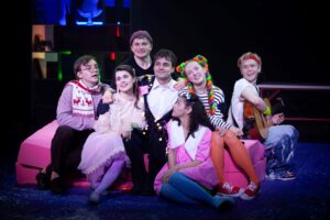 Подробнее о статье Новый год с Джанни Родари. Премьера спектакля «Папина елка», ЦДР