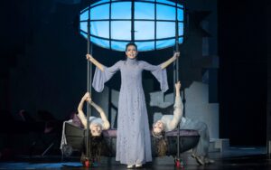 Подробнее о статье Бегом в театр, спасать Тузенбаха! «Три сестры» Александра Огарева в Театре на Литейном