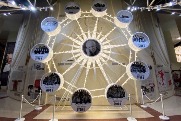 Театр «Буфф» представил выставку «Жизнь прекрасна» памяти Исаака Штокбанта