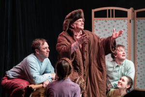 Подробнее о статье Ульяновский театр юного зрителя («NEБОЛЬШОЙ ТЕАТР») на фестивале «Атлас театральной России». Спектакль «СОЛНЦЕ МУХА КРОКОДИЛ»