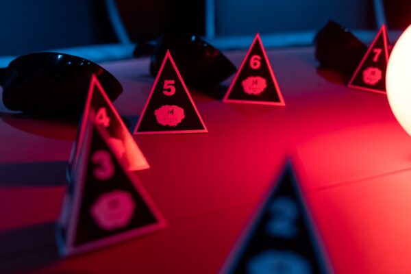 «Театр теней»: игра в «Мафию» – способ прожить невысказанные эмоции безопасно и с интересом