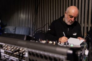 Подробнее о статье Владимир Мирзоев: «Поэзия – дело насквозь субъективное». Послесловие к спектаклю «Маленькие трагедии»