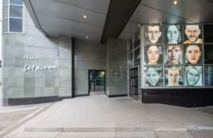 Подробнее о статье Театр «Шалом» анонсировал планы на 2026 год: зрителей ждут четыре премьеры о выборе, памяти и достоинстве