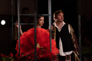 Подробнее о статье Камертон для души: «Таланты и поклонники» в Театре «Сфера» как разговор о вечном выборе