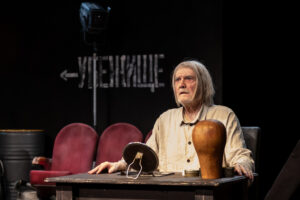 Подробнее о статье «Я не ребенок, переодетый для шарады, это моя работа». Премьера спектакля «Лир во время чумы» в Театре Пушкина