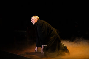 Подробнее о статье Премьера в Театре Пушкина – спектакль «Лир во время чумы». Фоторепортаж