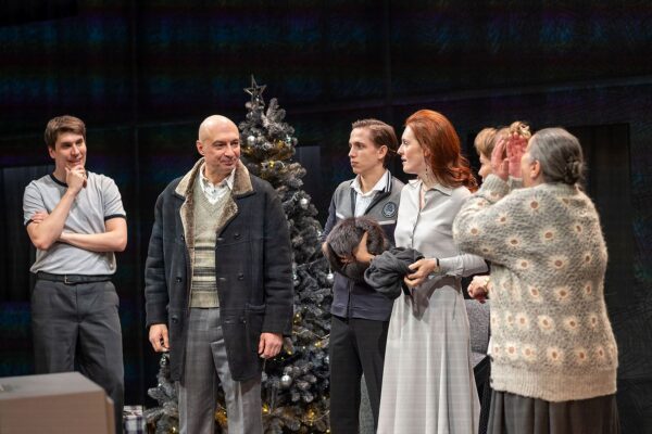 Возвращение легенды. Спектакль «Спешите делать добро» в театре «Современник»