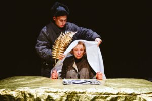 Подробнее о статье «Смолкни, пташка-канарейка…» Спектакль Камы Гинкаса «Тупейный художник» в Пространстве «Внутри»