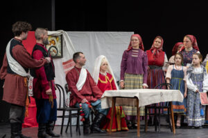 Подробнее о статье Ярославский областной Дом народного творчества на фестивале «Атлас театральной России». Спектакль «Где любовь да согласие, там и двор красен»