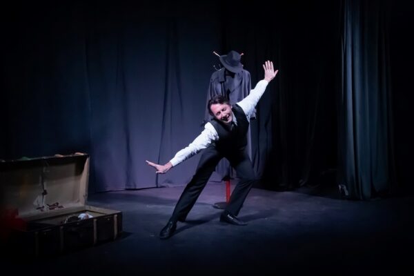 Жизнь, сотканная из тысячи судеб. «Воспоминания из старого чемодана», «Ведогонь-театр»