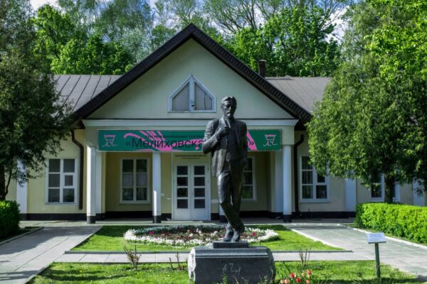 Алена Бабенко, Василий Бочкарев, Иван Стебунов и Юрий Васильев проведут творческие встречи на фестивале «Мелиховская весна»