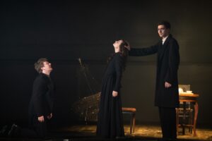 Подробнее о статье Премьера в Театре Армии – спектакль Павла Сафонова «Идиот». Фоторепортаж