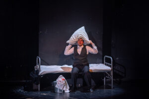 Подробнее о статье Театр Гоголя представил премьеру спектакля Александра Лимина «Морфий»