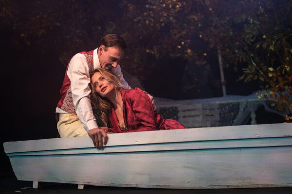 В Театре на Трубной премьера спектакля «Касатка». Фоторепортаж