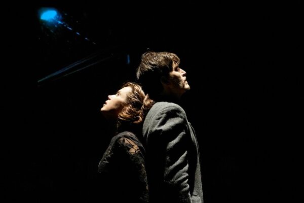 Заблудились в сказочном лесу. Премьера спектакля «Прошлогодний снег» в Театре «Сфера»