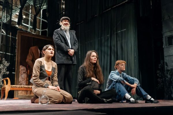 «Три сестры» – новый спектакль Саши Золотовицкого в Театре на Таганке