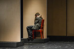 Читать далее о этой статье Мольер в эпоху социальных сетей: спектакль «Мизантроп», Московский Новый драматический театр